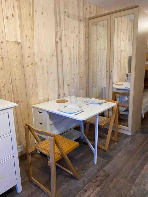 Studio Refait A Neuf Avec Balcon - Famille - Parking Couvert Chamrousse Exterior photo
