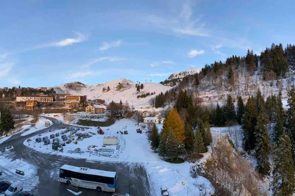 Studio Refait A Neuf Avec Balcon - Famille - Parking Couvert Chamrousse Exterior photo